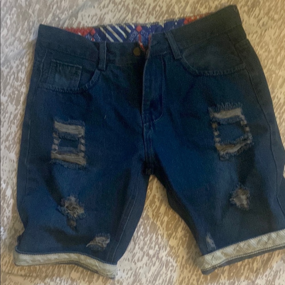 Stylish Distressed Denim Shorts for Menor women